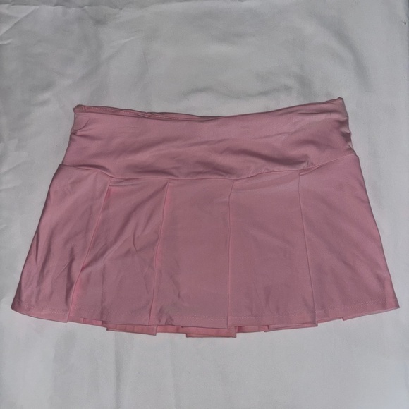 Pink Mini Skirt with Ruched Front and Ribbon Bow Detail – Cute & Flirty - Picture 2 of 3